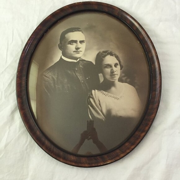 Antique Tiger Stripe Wood Oval FRAME Convex Domed Glass Man/Wife 15" x 18"